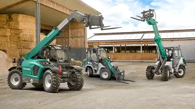 Gabelstapler von Kramer vor Scheune