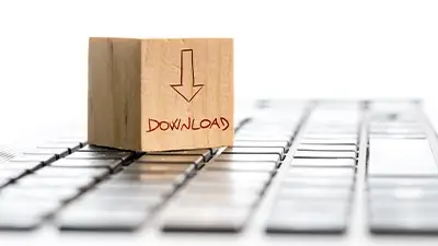 Holzwürfel mit "Download" auf Tastatur